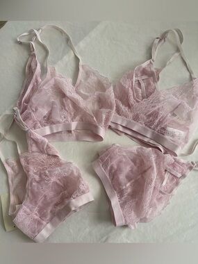 4  City Streets Lace Barlette Lilac Snow Sz Large NWT